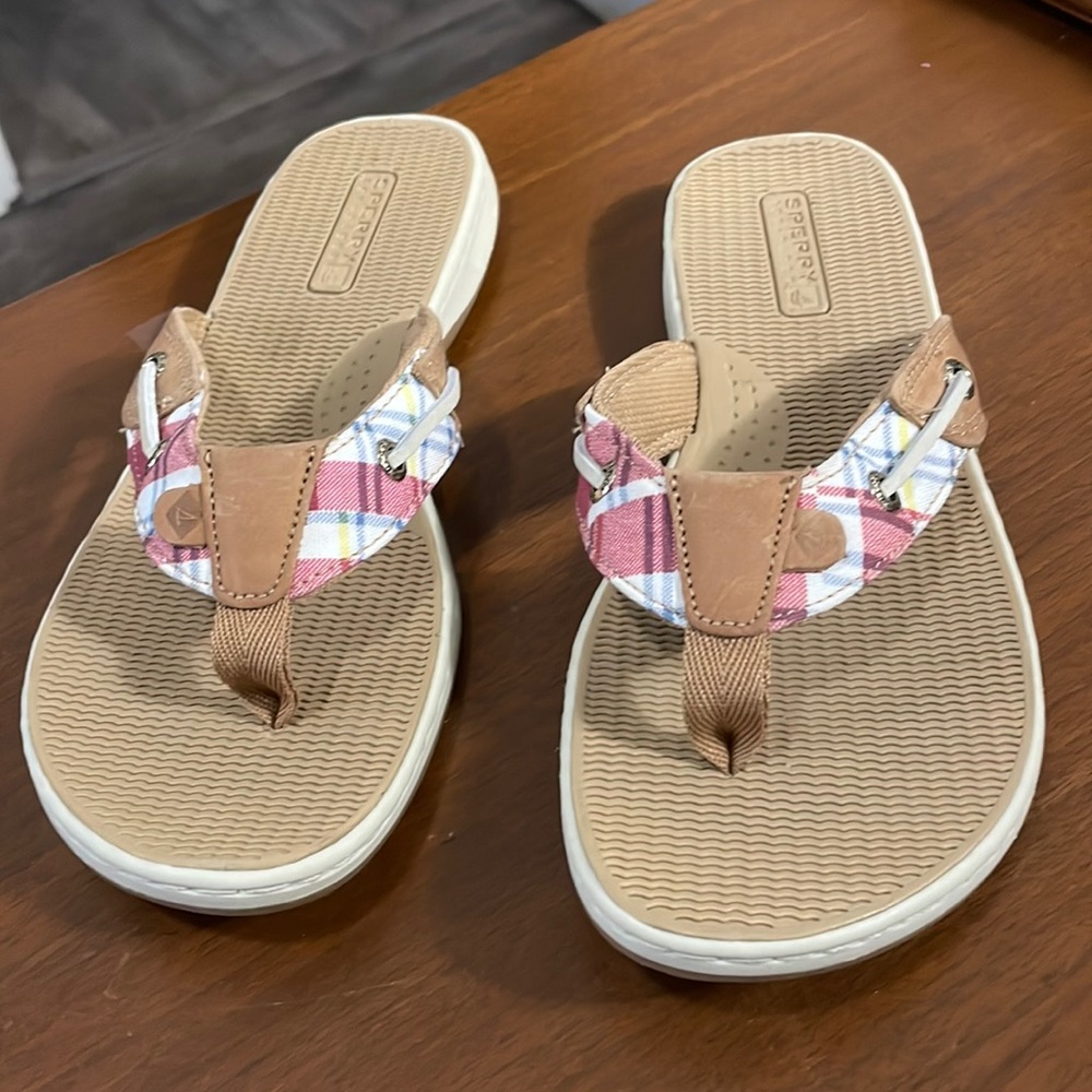 Sperry sandals. In perfect contritions